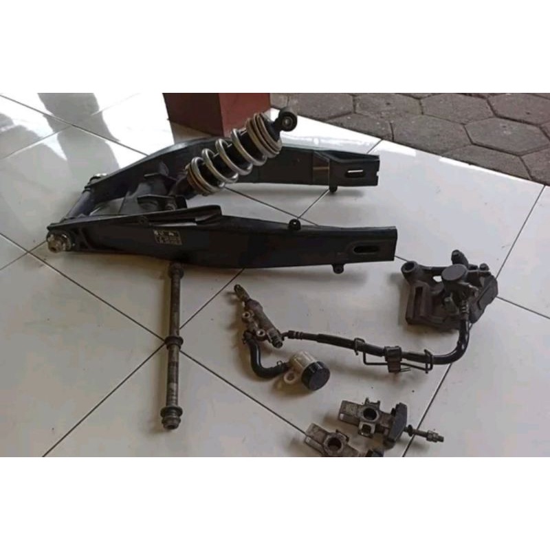 swing arm mt25