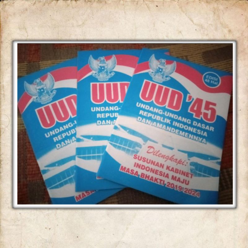 Jual Buku Saku UUD 1945 - Buku Pegangan UUD 1945 Bijian | Shopee Indonesia