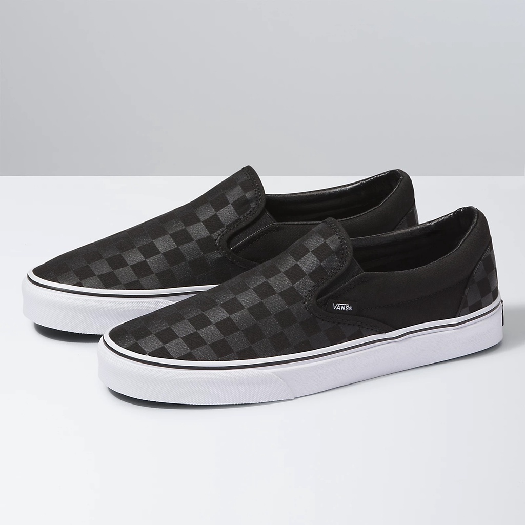 gray and white checkerboard vans