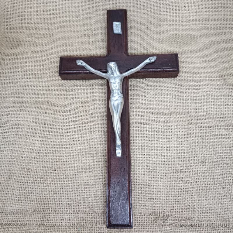 Jual Salib Gantung kayu patung Yesus INRI silver logam | Shopee Indonesia