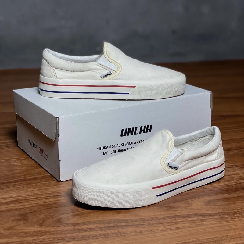 Sepatu lokal sales slip on