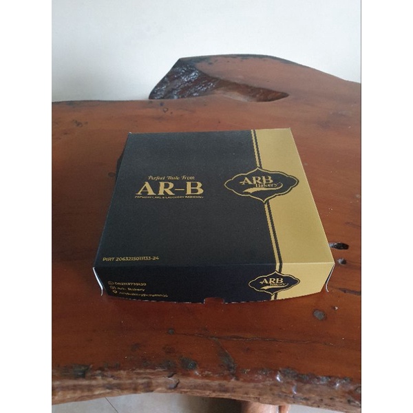 Jual dus custom/merk sendiri ukuran 20x20x5 laminasi | Shopee Indonesia