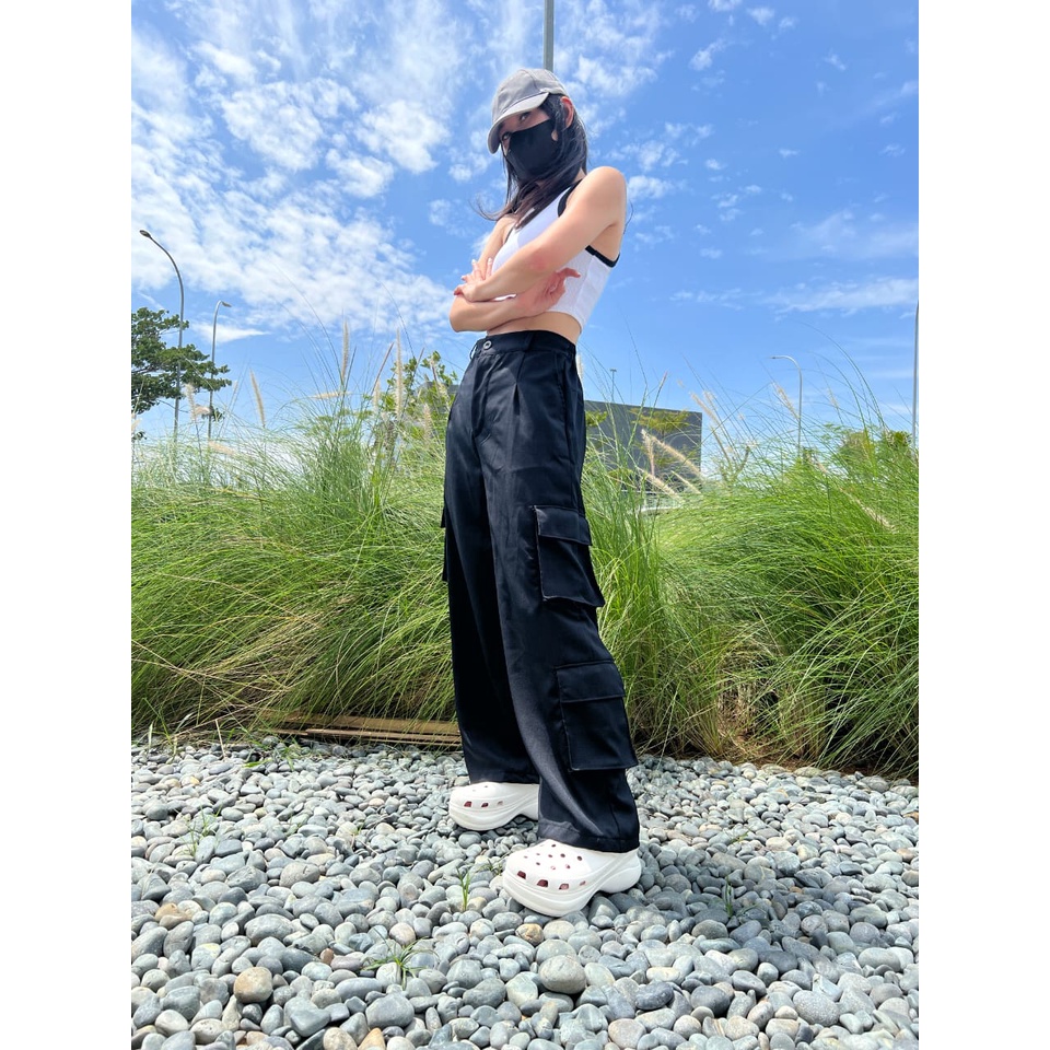 Jual FWR - RAMONE LOOSE PANTS / CULLOTES PANTS CARGO 2518 | Shopee ...