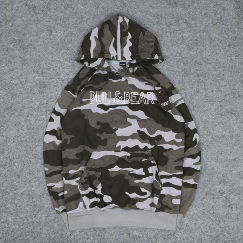 Hoodie camo cheap pull & bear