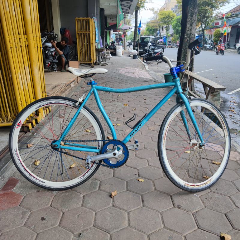 sepeda fixie giant