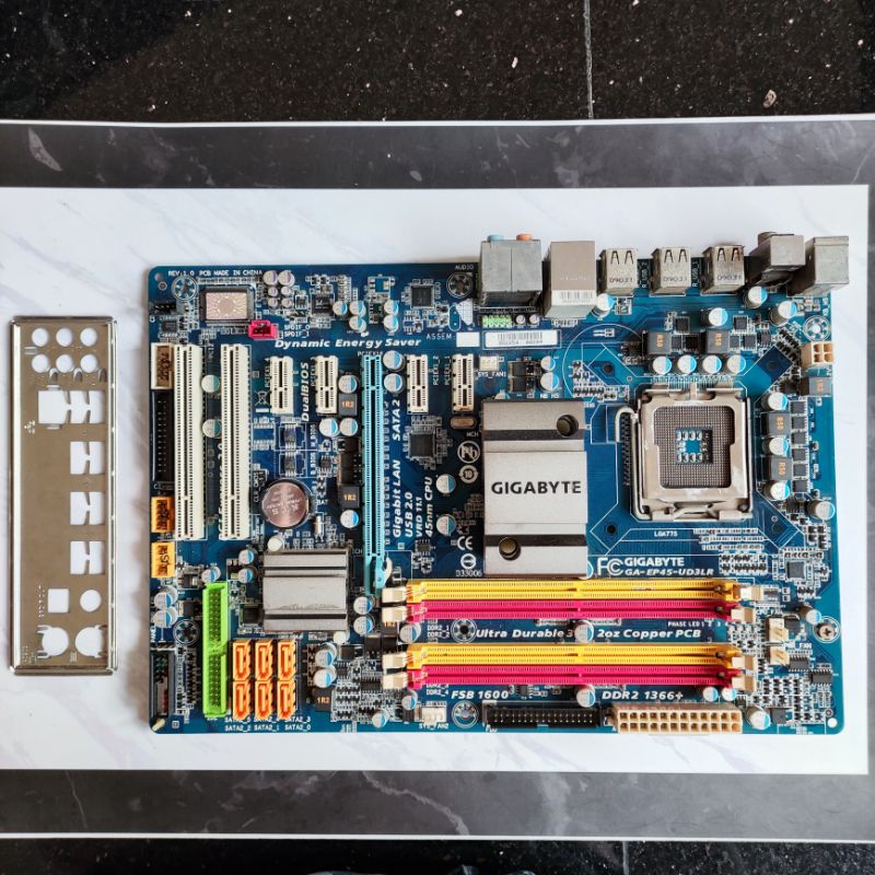 thumbnail interactive-video image 1 of Gigabyte GA-EP45T-UD3LR Motherboard – LGA 775 Socket, Intel P45, DDR3, ATX, Tested OK 1 of 5