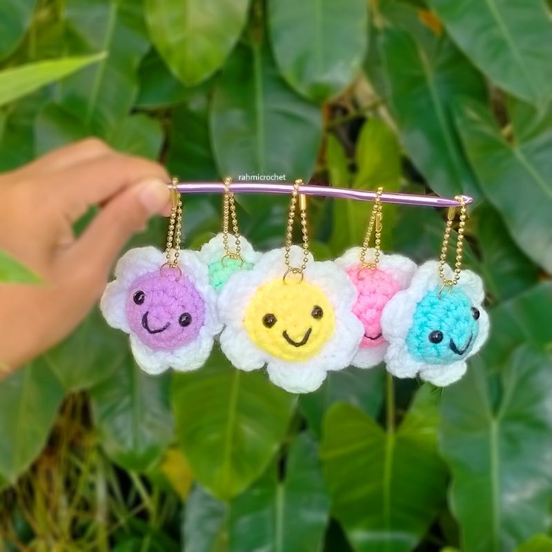 Jual (READY) Daisy Gantungan Kunci Rajut | Crochet Keychain | Shopee ...