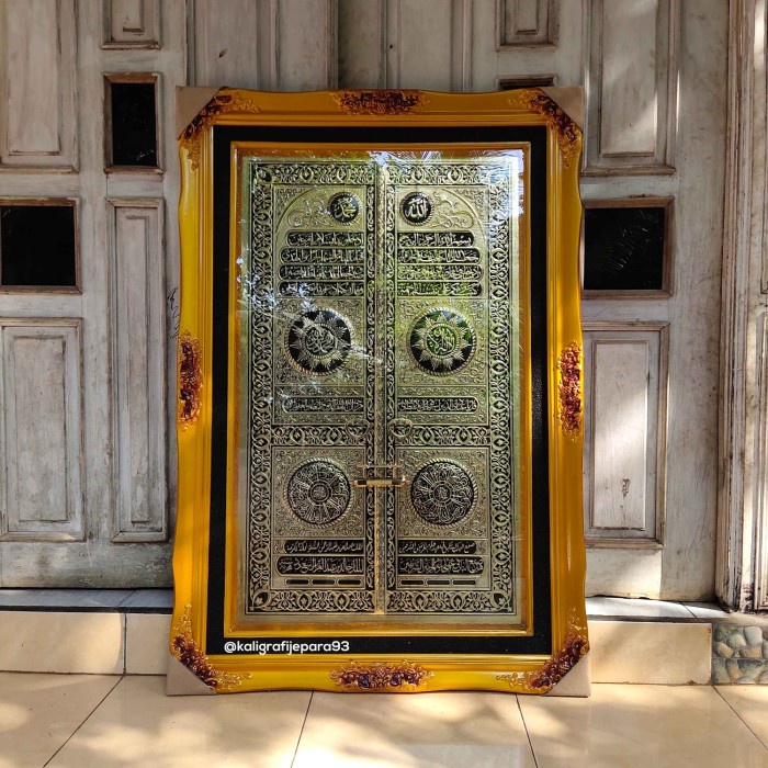 Jual Kaligrafi Replika Pintu Ka'bah, Logam Kuning Frame Ukir | Shopee ...
