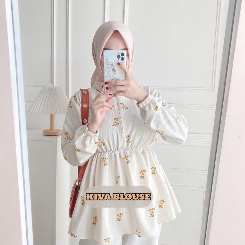 226061 Flair Sleeve Blouse: Sunflower Petal Patch
