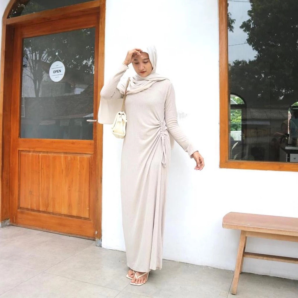 Lilly Gamis Serut Rib Knit Premium tampilan depan