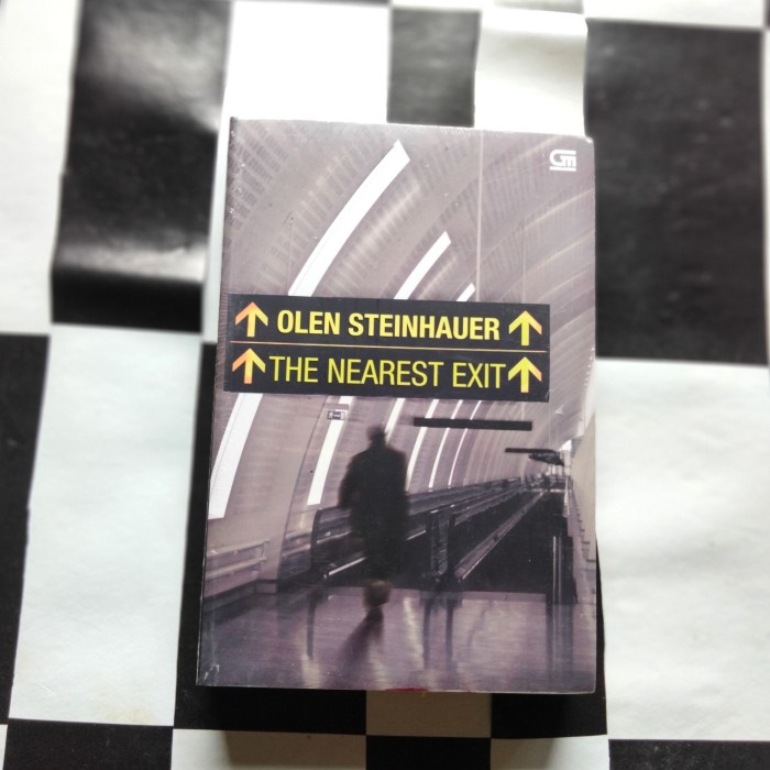 Jual Buku Novel, THE NEAREST EXIT (Olen Steinhauer) Shopee Indonesia