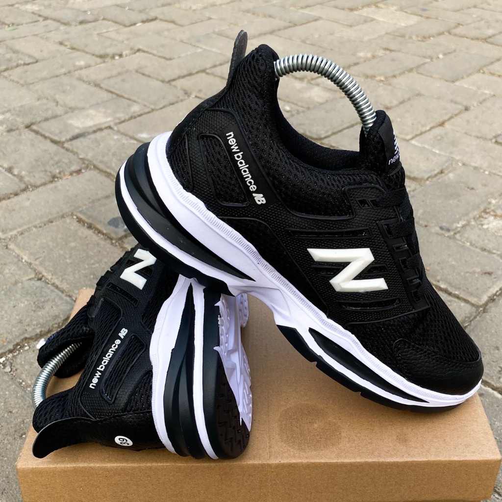 Jual Sneakers New Balance Original Pria Wanita Black White / Full Black ...