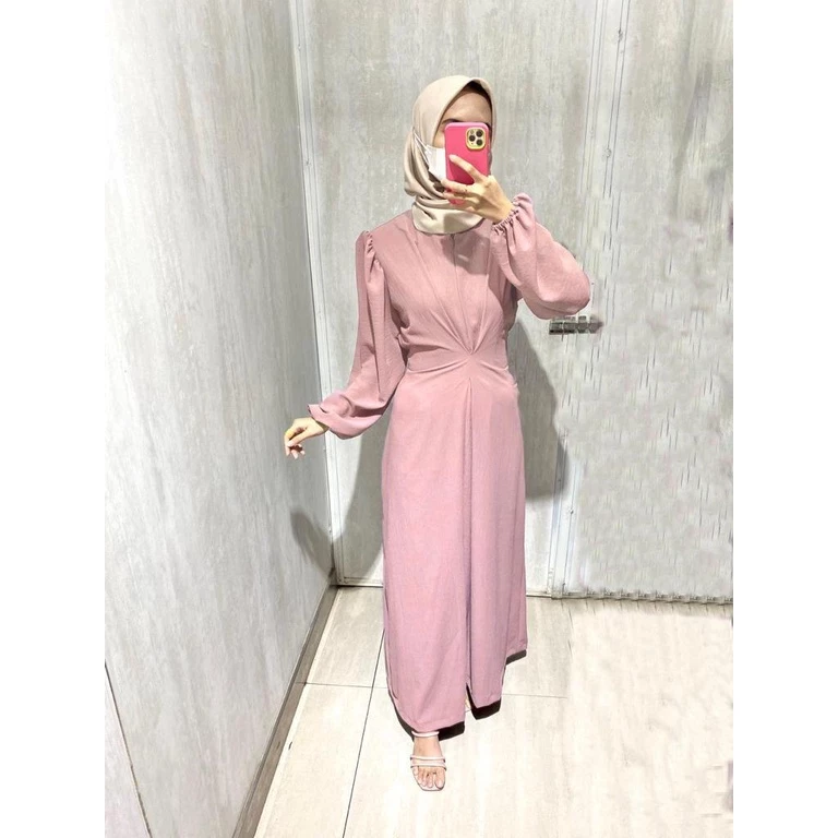 Novia Midi Dress Airflow Crinkle tampilan full body