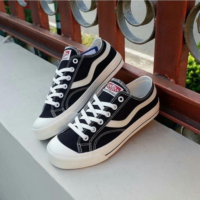 0822.2083.0527 (Tsel) toko sepatu sneakers kediri, jual sepatu kets  sneakers original