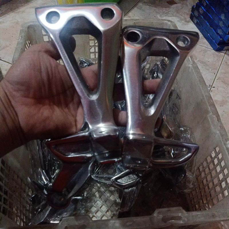 Jual power foot step Belakang Revo absolute, Dudukan foot step Belakang ...