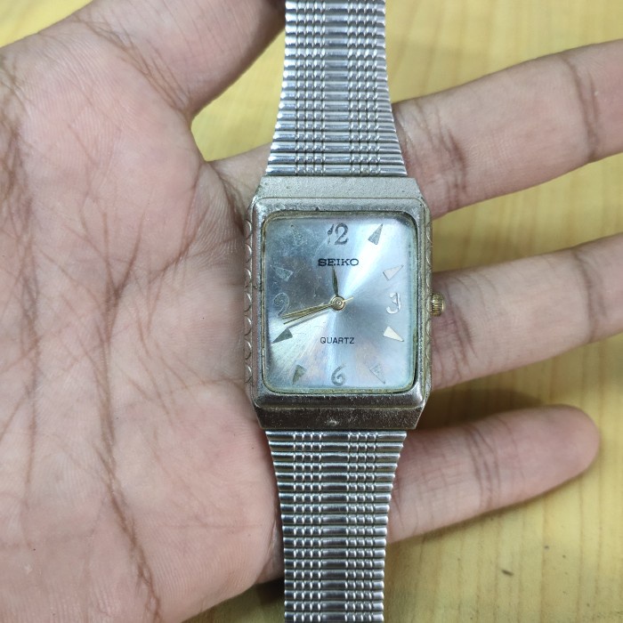 Jam hot sale seiko quartz