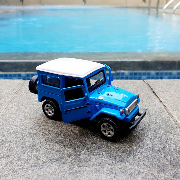 Jual PROMO !!! Mobil Diecast Jip Toyota Land Cruiser Hardtop FJ40 Pull ...