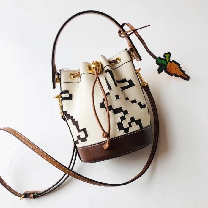 Tory Burch Mini Pixelated Rabbit Bucket Bag 100%original