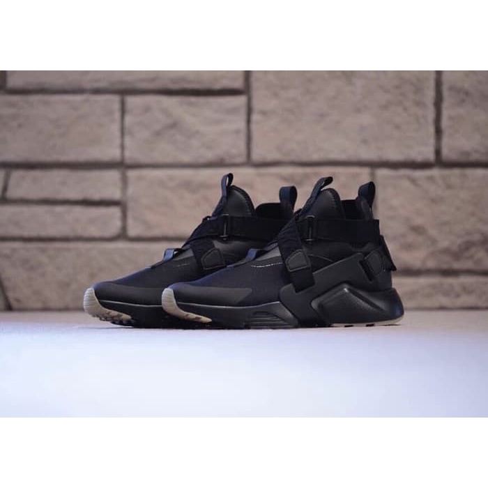 Nike air huarache city clearance black gum