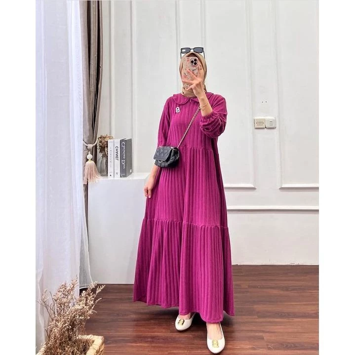 Lucia Knit Midi Dress Hornet Premium tampilan full body