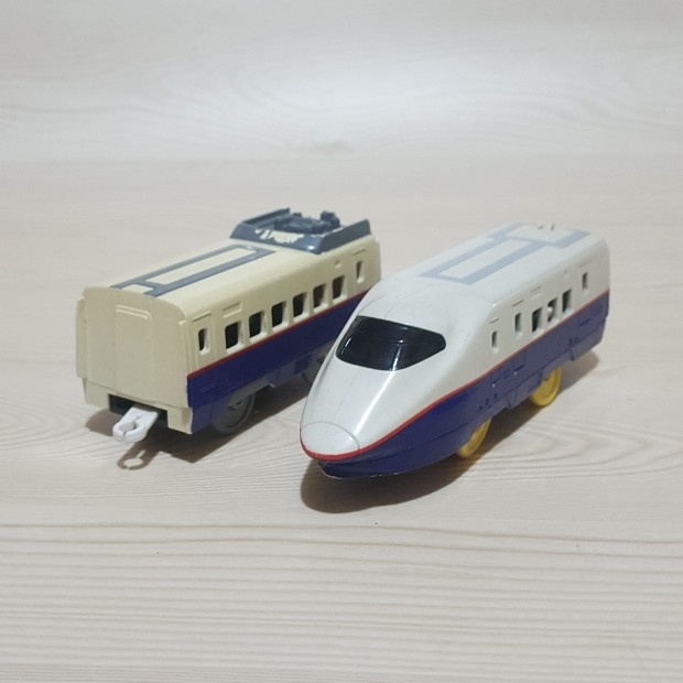 Jual Takara Tomy Kereta Plarail Shinkansen E2 | Shopee Indonesia