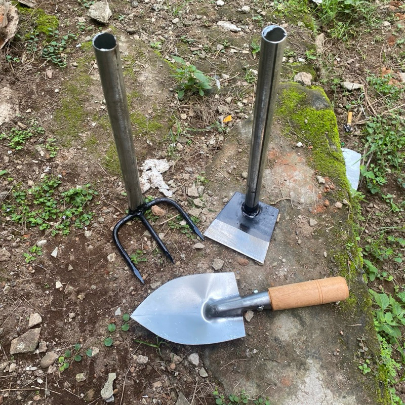 Satu Set Peralatan Berkebun 3 pcs Garuk Cangkul Mini Gagang Pipa Dan Sekop Taman Lancip Siap Pakai