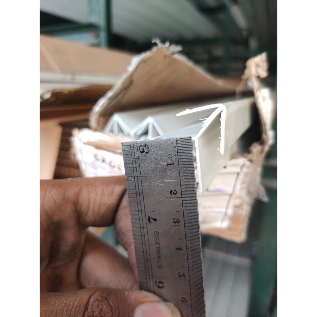 Jual LIST PVC SAGE SIKU LUAR 4M | Shopee Indonesia