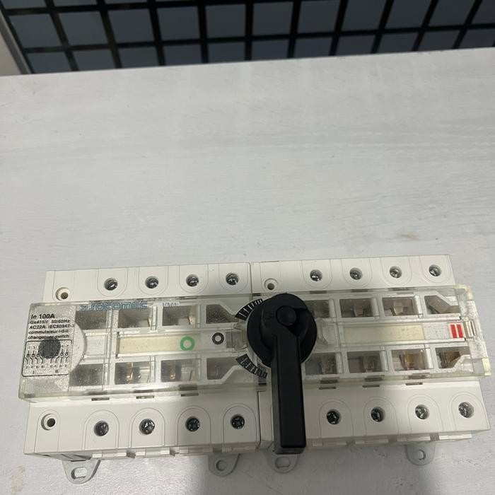 Jual SOCOMEC VM1 4 Pole Manual Changeover Switch (COS) 80A / 100A ...