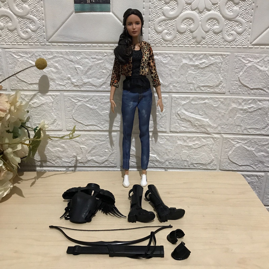 Coturno Preto da Barbie Collector Katniss - Jogos Vorazes, Brinquedo Barbie  Usado 93922599