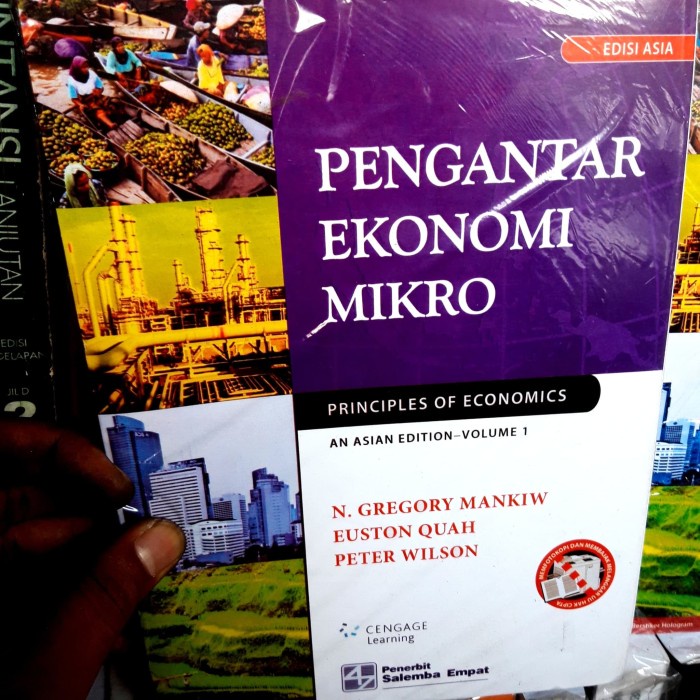 Jual Buku Pengantar Ekonomi Mikro Gregory Mankiw. Edisi Asia Volume 1 ...