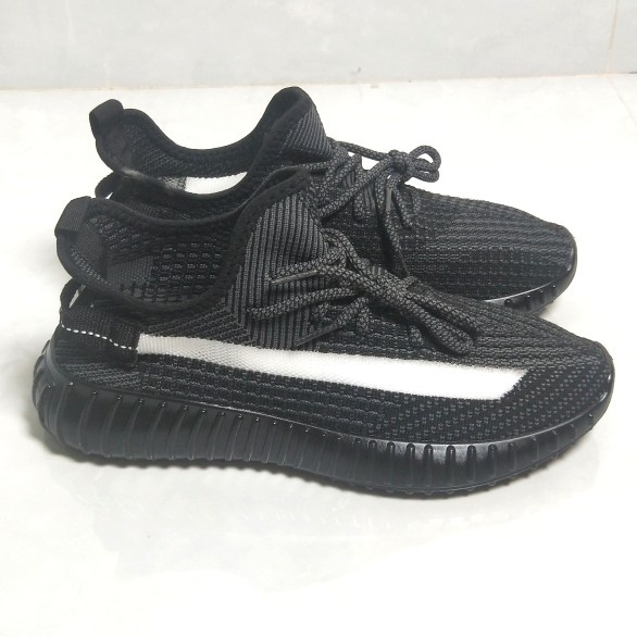 Model sepatu yeezy store