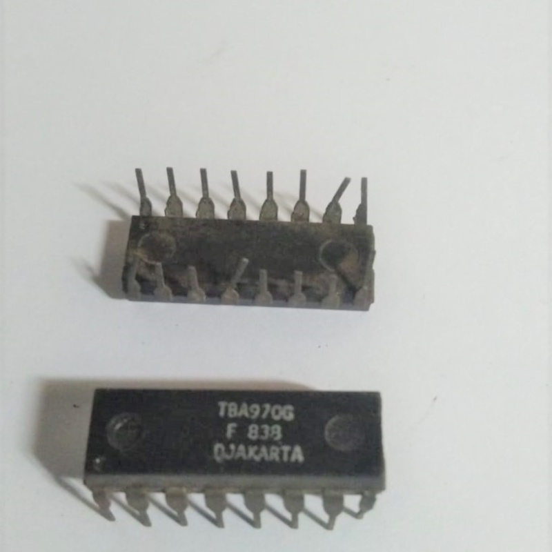 EM200 12 222 A   Round Electromagnet 2 inch Dia. 12 VDC   Holding