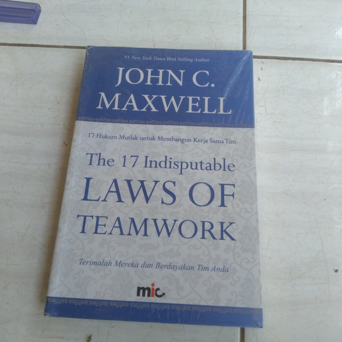 Jual THE 17 INDISPUTABLE LAWS OF TEAMWORK-JOHN MAXWELL-F3 | Shopee ...