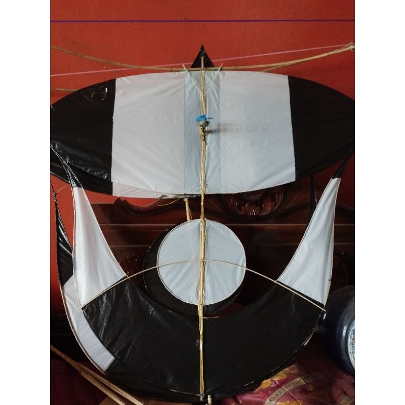 Jual layangan bulanan ukuran 1 merer hanya rangka rakit sendiri ...