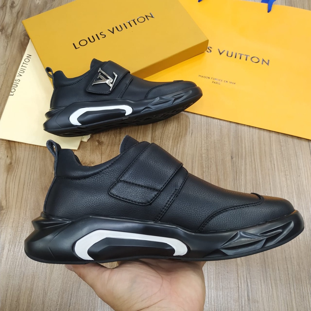 Jual Sepatu Sneakers Louis Vuitton Pria Terbaru - Oct 2023