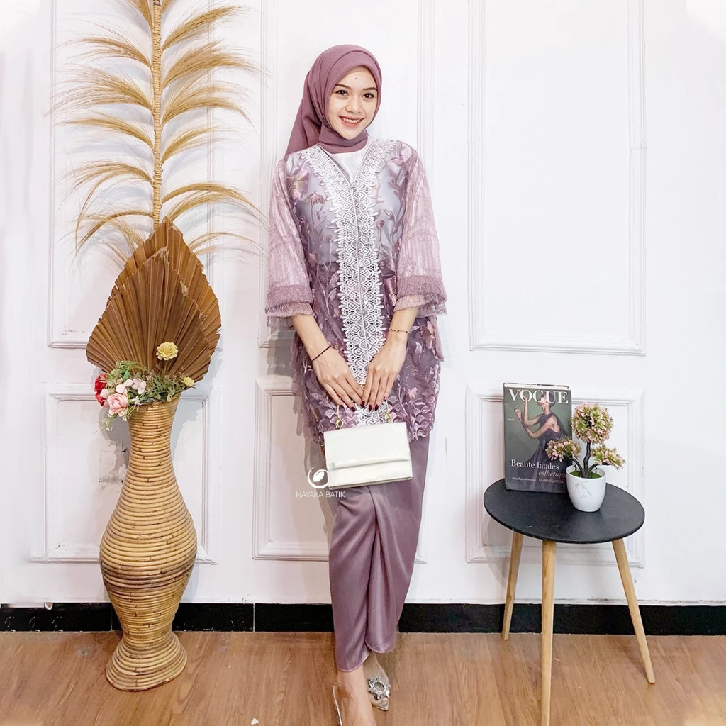 Jual One Set Wanita Kekinian Wisuda Tulle Gardenia Warna Mix Renda Full ...