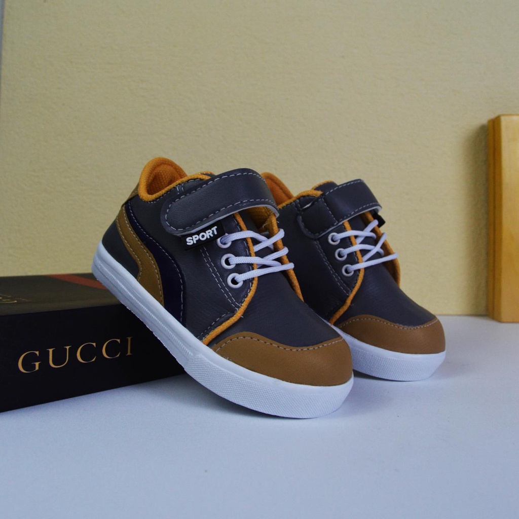 Jual Sepatu Sneakers Anak Laki Laki Usia Tahun
