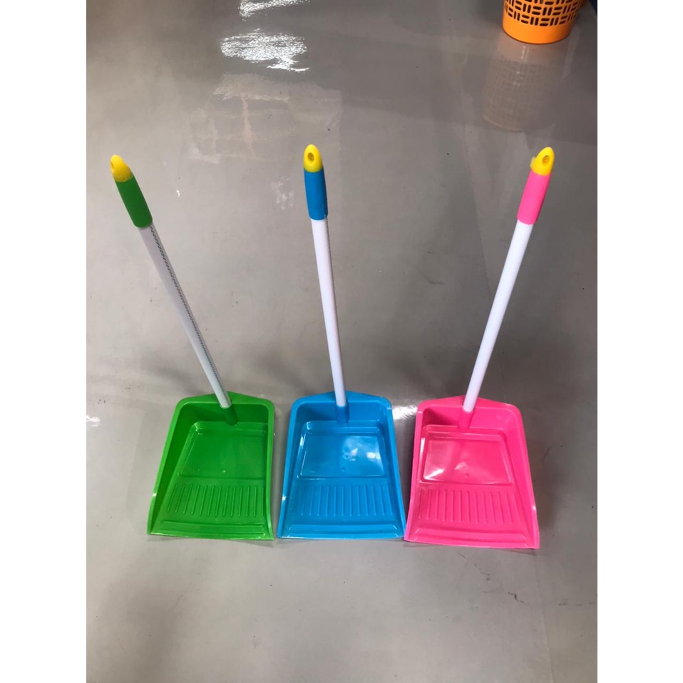 Jual DREAMLAND PENGKI PLASTIK WARNA SEKOP SAMPAH SEROKAN GAGANG PVC ...