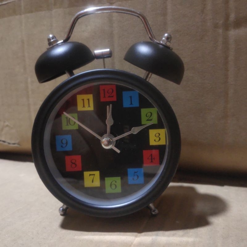 Jual Jam Beker Kring Bulat Warna Hitam Putih Vintage Mewah | Shopee ...
