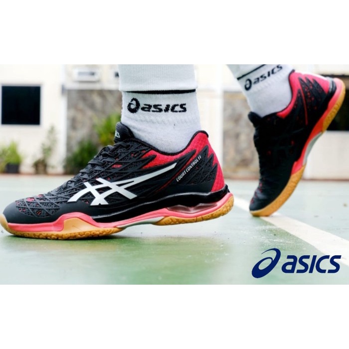 sepatu badminton asic