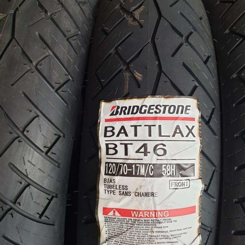 Jual BAN LUAR MOTOR B46 F BATTLAX UKURAN 120/70-17 TUBELESS TL TAHUN ...
