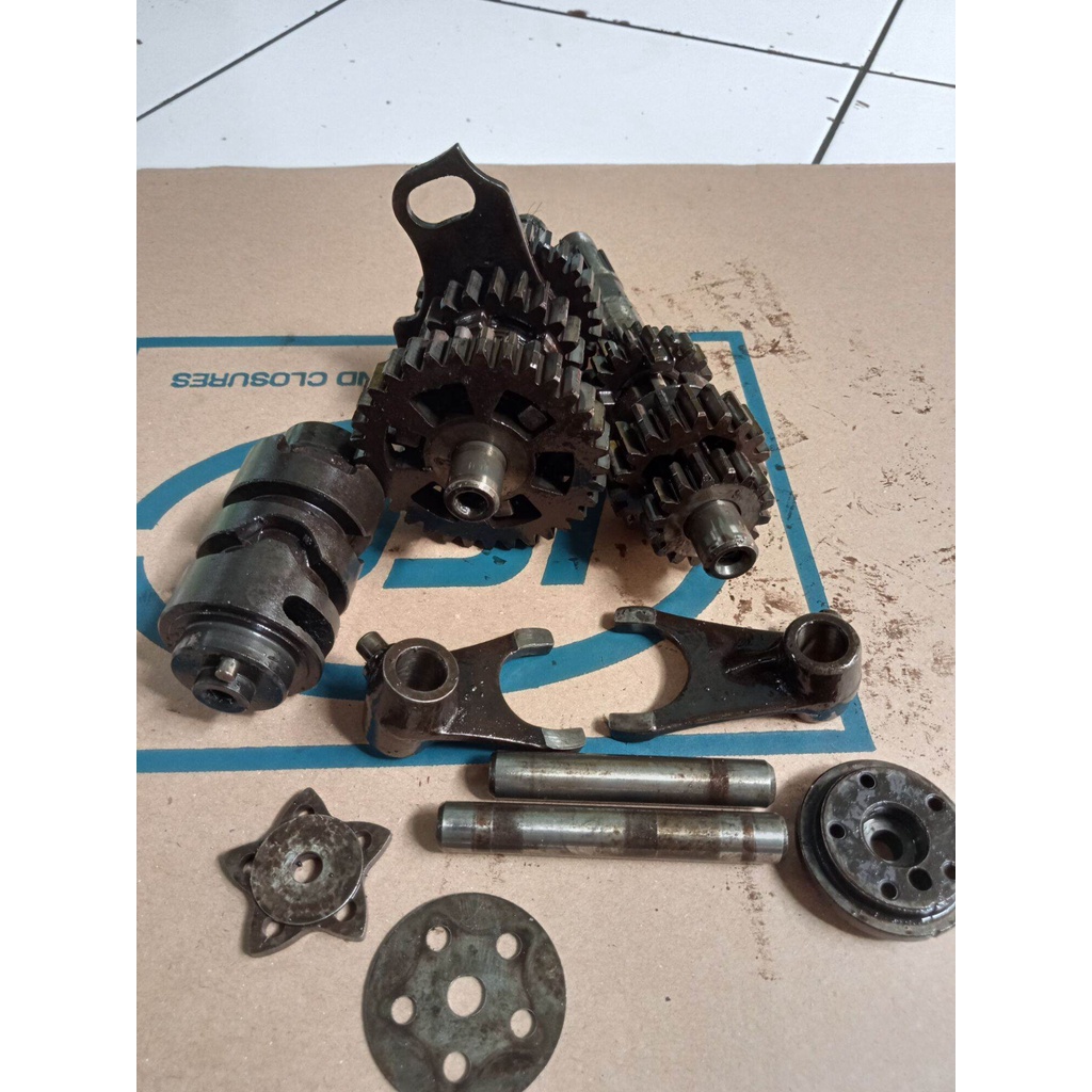 Jual Gear Gigi Rasio Suzuki SMASH Lama / SMASH New Original Copotan ...