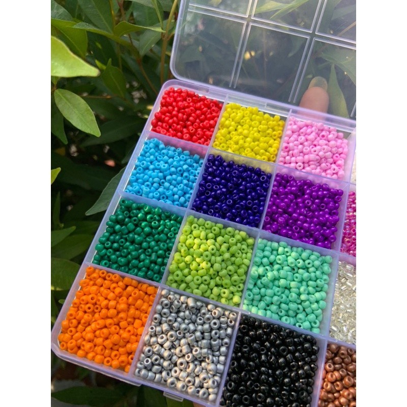 Jual 24 warna manik box ukuran 3mm + tali BAYAR DI TEMPAT Manik MOTE ...