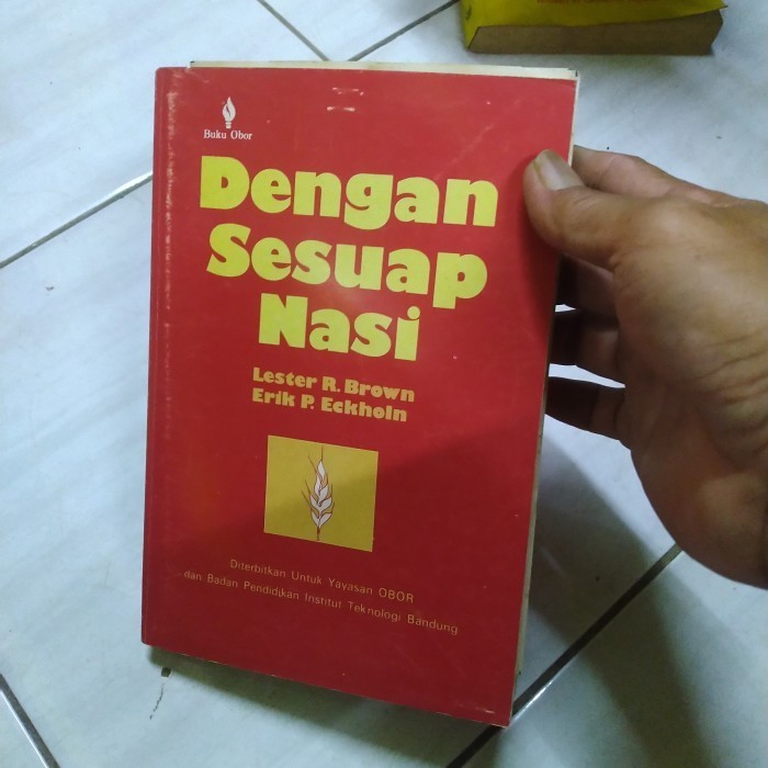 Jual DENGAN SESUAP NASI-LESTER R BROWN DKK-A4 | Shopee Indonesia