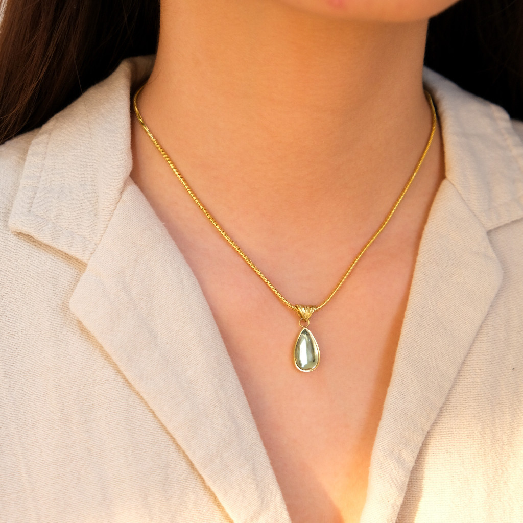 Jual SWEETBLING - Freya Crystal Drop Necklace | Kalung Wanita Freya Crystal Pendant Anti Karat | Shopee Indonesia