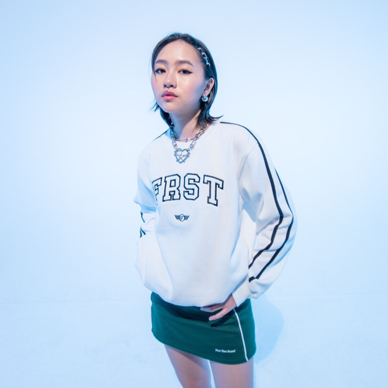 Jual First Time Round - Classic List Crewneck - White | Shopee Indonesia