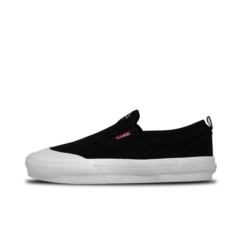 1489 Sepatu REVENANT Black White Sneakers Skate Slip On FE12