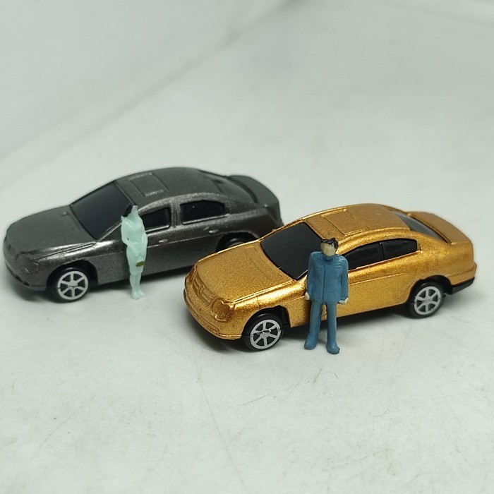 Jual Set 4 Pcs Miniatur Figure Mobil dan Manusia Maket 1 : 100 Car ...