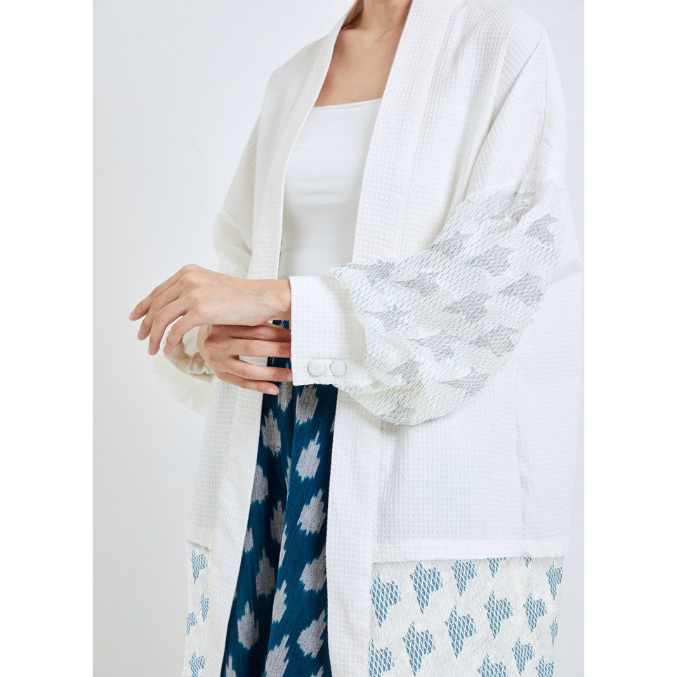 Jual White Rafflesia Reversed Organza Outer | Shopee Indonesia