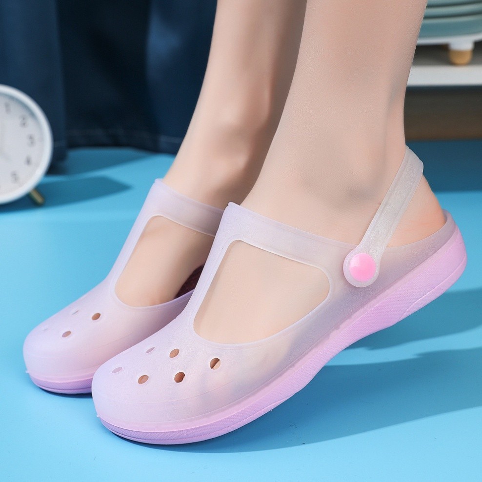 Memacu Langkah: Panduan Lengkap Berbelanja Sandal dan Sepatu Online